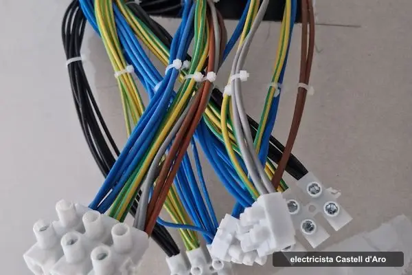 Yalina, electricista a Castell d'Aro